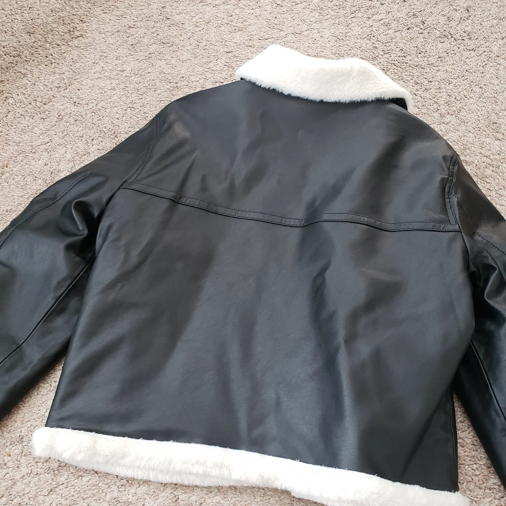 Hollister Faux Fur Jacket - Picture 7 of 8